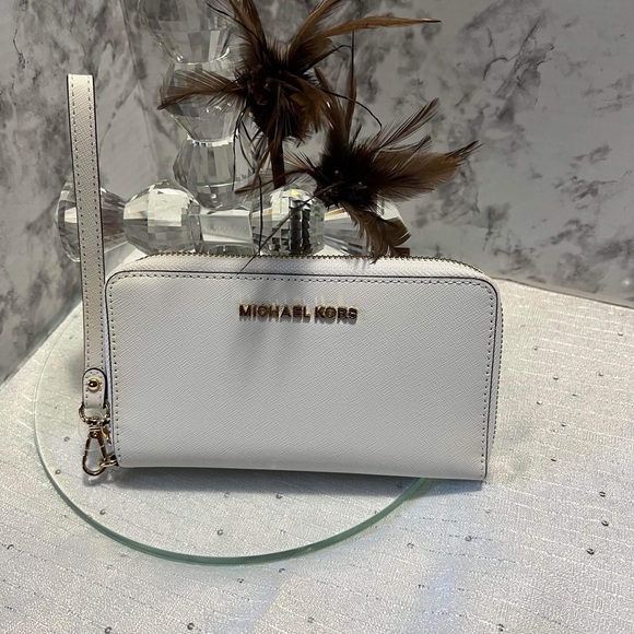 Michael Kors - Picture 2 of 4